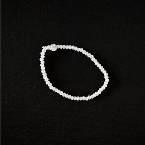 Vintage white small beaded bracelet expandable